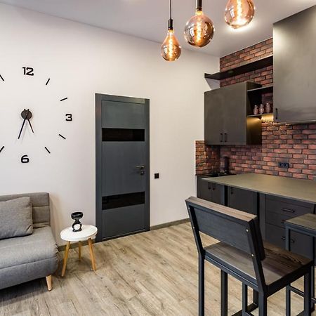Stylish Apartment In The Center Lviv Exterior foto