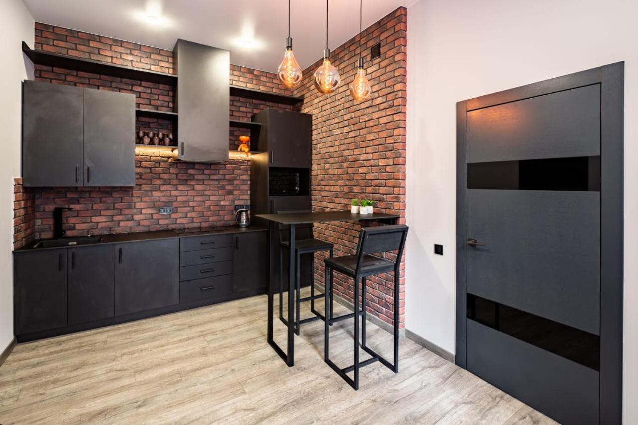 Stylish Apartment In The Center Lviv Exterior foto