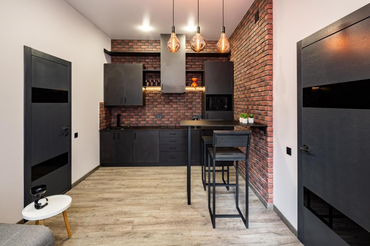 Stylish Apartment In The Center Lviv Exterior foto