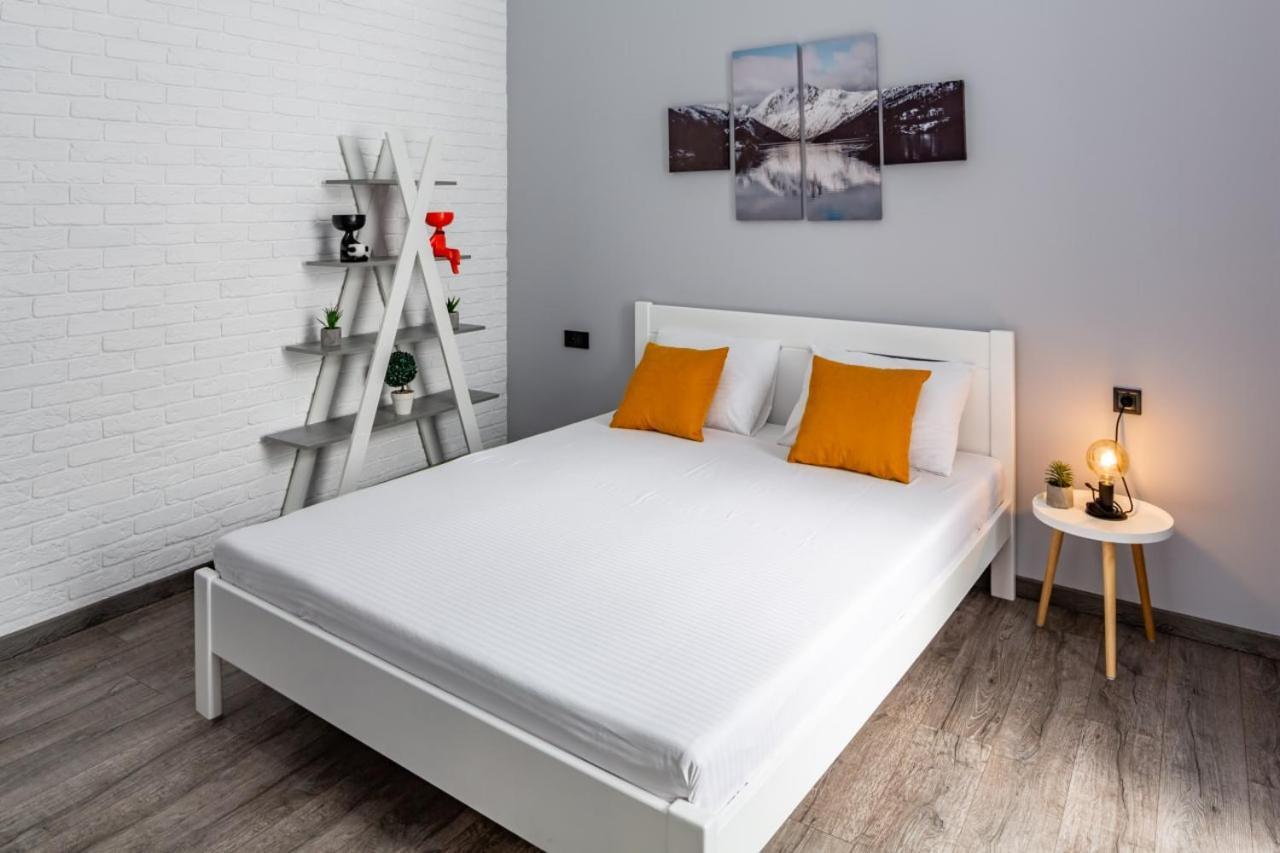 Stylish Apartment In The Center Lviv Exterior foto